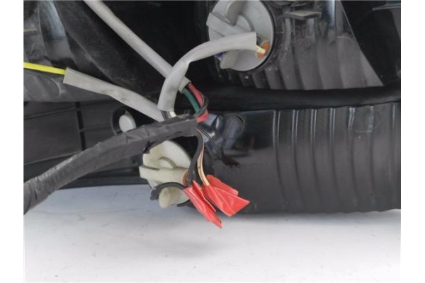 Recambio de piloto trasero derecho para kia sorento (bl) 2.5 crdi referencia OEM IAM 924023E010  