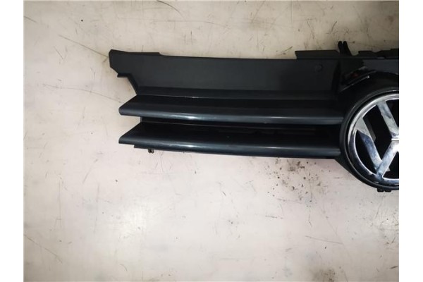 Recambio de rejilla capo para volkswagen golf iv berlina (1j1) 2.0 referencia OEM IAM 1J0853651H  