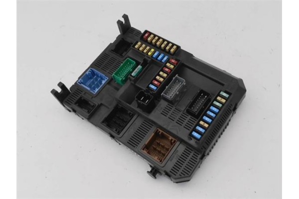 Recambio de caja fusibles/rele para peugeot 2008 1.2 access referencia OEM IAM   