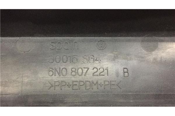 Recambio de paragolpes delantero para volkswagen polo berlina (6n1)(1994) 60 1.4 referencia OEM IAM 6N0807221B  