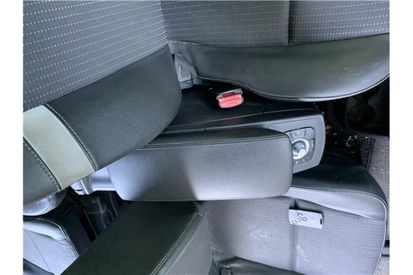 Recambio de consola para renault grand scénic iii (jz0/1_) 1.5 dci referencia OEM IAM 7711426456  
