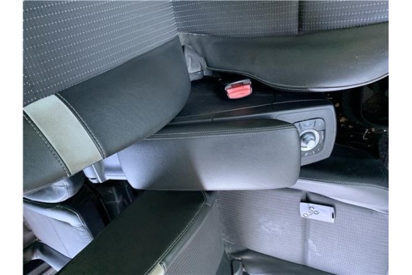 Recambio de consola para renault grand scénic iii (jz0/1_) 1.5 dci referencia OEM IAM 7711426456  