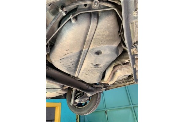 Recambio de deposito combustible para renault grand scénic iii (jz0/1_) 1.5 dci referencia OEM IAM 8200891942 8200891943 