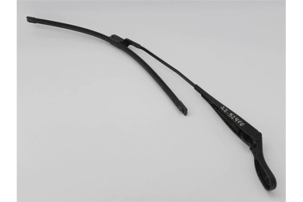 Recambio de brazo limpiaparabrisas delantero derecho para peugeot 2008 1.2 access referencia OEM IAM   