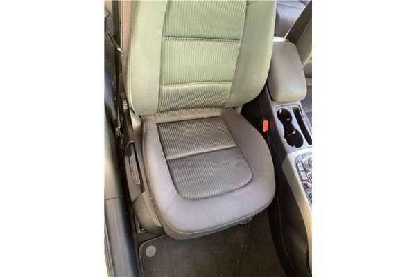 Recambio de asiento delantero derecho para audi a4 avant (8k5) 2.0 básico referencia OEM IAM 8K0881361  