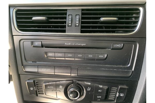 Recambio de autoradio para audi a4 avant (8k5) 2.0 básico referencia OEM IAM 8T1057110CX  