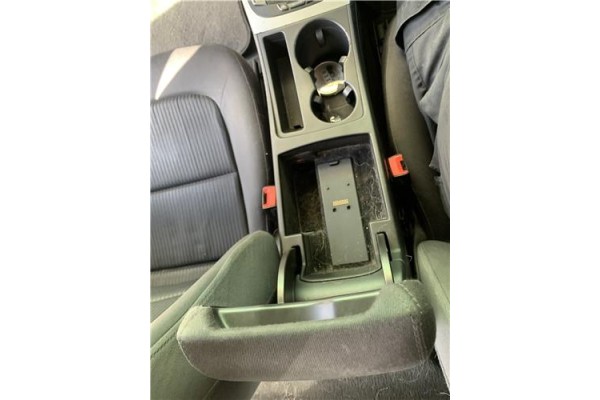 Recambio de consola para audi a4 avant (8k5) 2.0 básico referencia OEM IAM 8K0863244A 8K0864283 