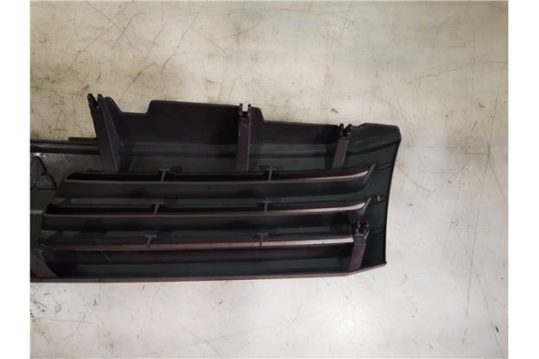 Recambio de rejilla capo para mitsubishi space wagon (n80/n90) 2.4 referencia OEM IAM MR275627  