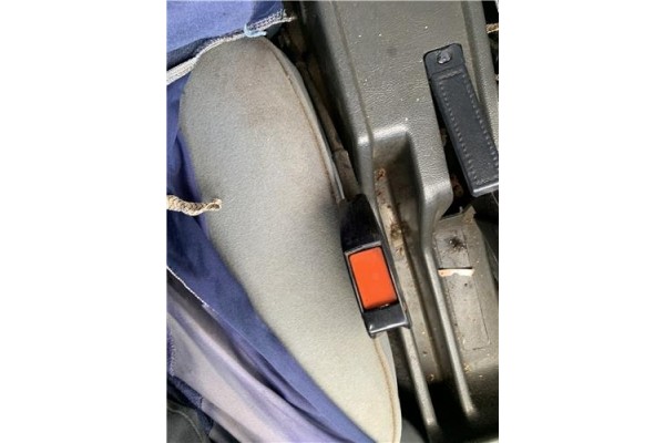 Recambio de anclaje cinturon delantero derecho para peugeot 604 2.3 srd-turbo referencia OEM IAM 147XD2S  