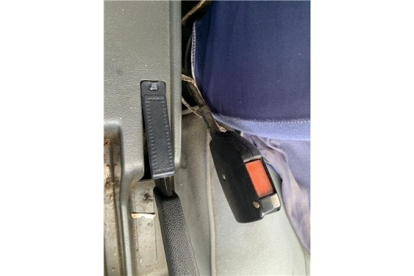 Recambio de anclaje cinturon delantero izquierdo para peugeot 604 2.3 srd-turbo referencia OEM IAM 147XD2S  