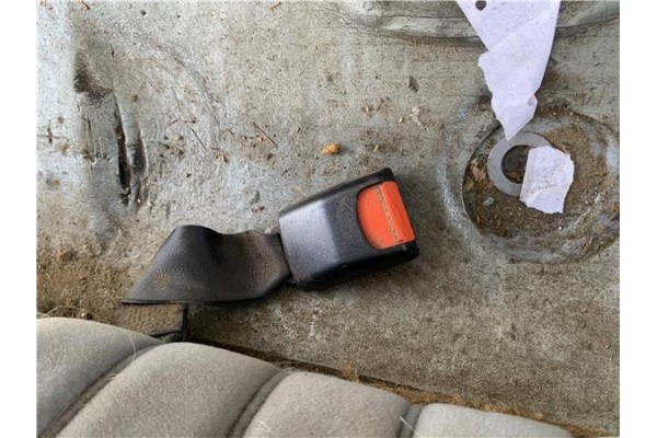 Recambio de anclaje cinturon trasero derecho para peugeot 604 2.3 srd-turbo referencia OEM IAM 897591  