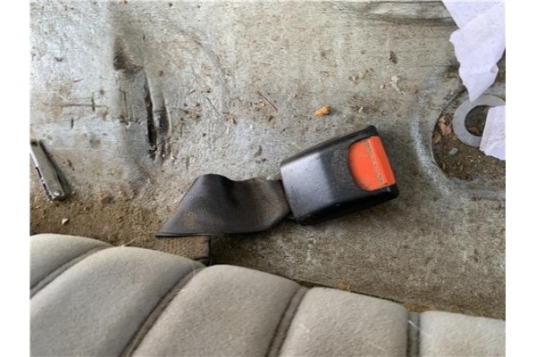 Recambio de anclaje cinturon trasero derecho para peugeot 604 2.3 srd-turbo referencia OEM IAM 897591  