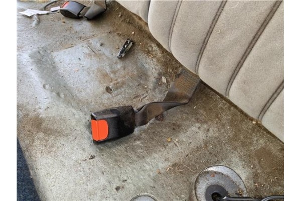 Recambio de anclaje cinturon trasero izquierdo para peugeot 604 2.3 srd-turbo referencia OEM IAM 897591  