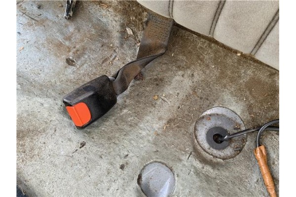 Recambio de anclaje cinturon trasero izquierdo para peugeot 604 2.3 srd-turbo referencia OEM IAM 897591  