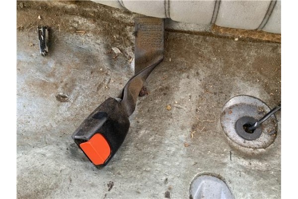 Recambio de anclaje cinturon trasero izquierdo para peugeot 604 2.3 srd-turbo referencia OEM IAM 897591  