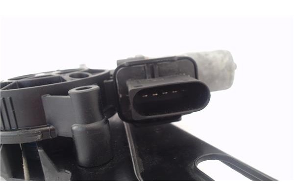 Recambio de elevalunas electrico delantero izquierdo para bmw serie 1 berlina 5p (f20) 2.0 116d referencia OEM IAM 724256109  