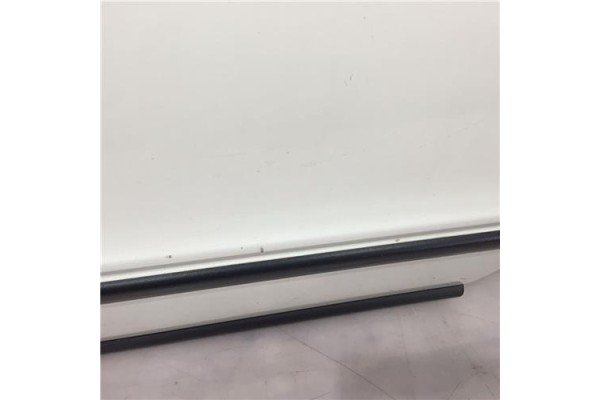 Recambio de puerta delantero derecha para audi 80 berlina/avant 2.0 básico berlina referencia OEM IAM 8A0831052E  
