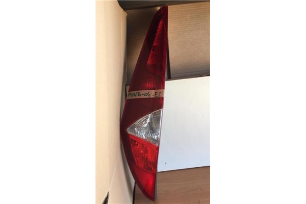 Recambio de piloto trasero izquierdo para fiat punto ii berlina (188)(1999) 1.2 60 (188.030, .050, .130, .150, .230, .250) refer