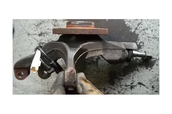 Recambio de mangueta delantero derecha para citroen c4 berlina 1.6 hdi referencia OEM IAM 364784  