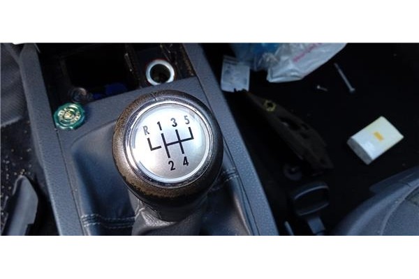 Recambio de pomo palanca cambio para volkswagen polo iv (9n3) 1.4 advance referencia OEM IAM   