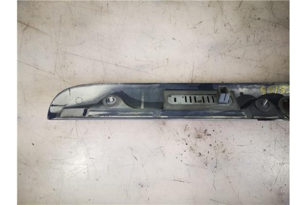 Recambio de moldura porton trasero para opel zafira a 2.0 dti 16v referencia OEM IAM 90579631  