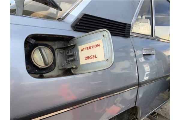 Recambio de tapa exterior combustible para peugeot 604 2.3 srd-turbo referencia OEM IAM 151728  