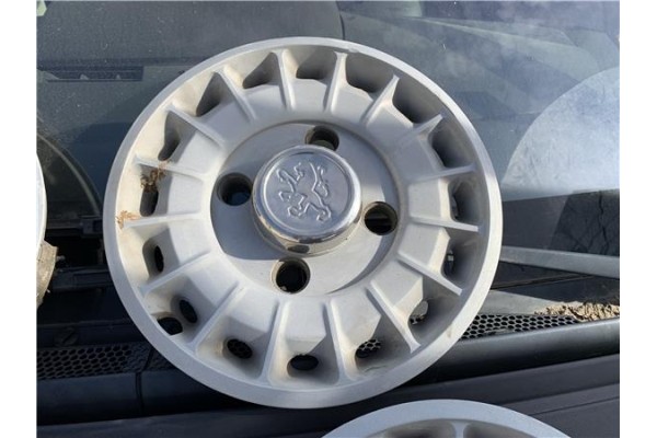 Recambio de tapacubos para peugeot 604 2.3 srd-turbo referencia OEM IAM 541540  
