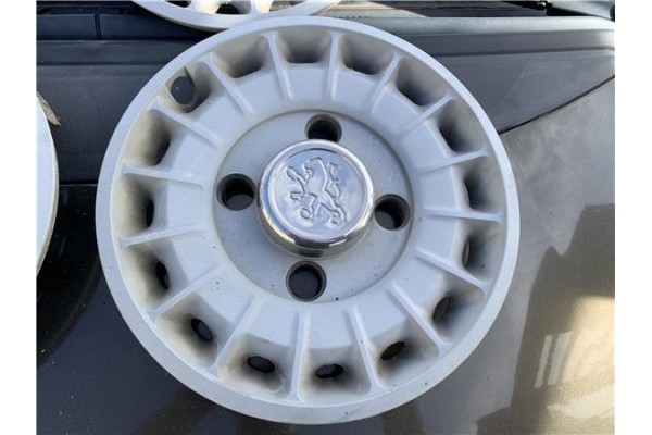 Recambio de tapacubos para peugeot 604 2.3 srd-turbo referencia OEM IAM 541540  