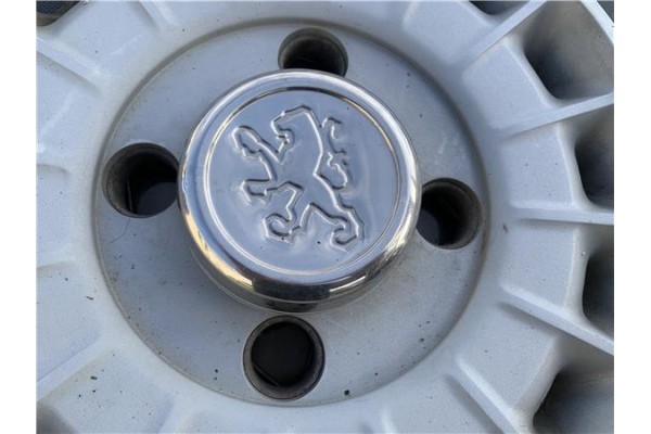 Recambio de tapacubos para peugeot 604 2.3 srd-turbo referencia OEM IAM 541540  