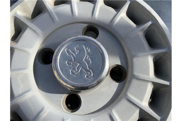 Recambio de tapacubos para peugeot 604 2.3 srd-turbo referencia OEM IAM 541540  