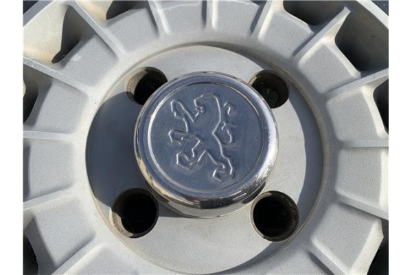 Recambio de tapacubos para peugeot 604 2.3 srd-turbo referencia OEM IAM 541540  