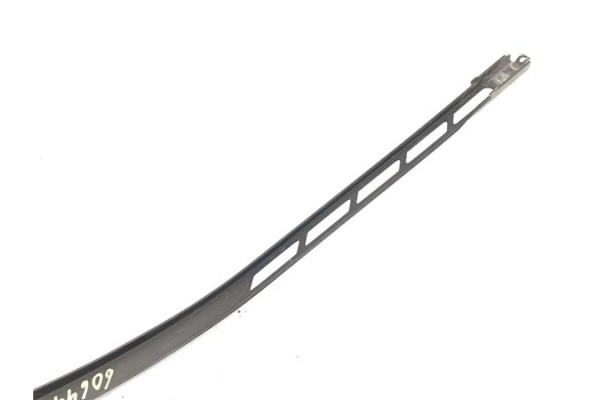 Recambio de brazo limpiaparabrisas delantero derecho para audi a3 sportback (8pa) 2.0 tdi ambiente referencia OEM IAM 8P1955408A