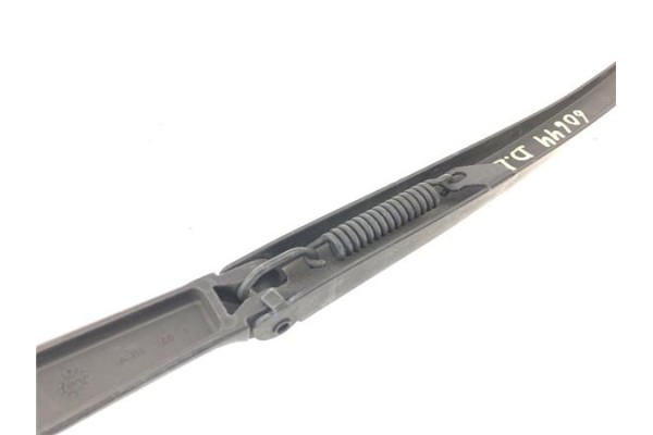 Recambio de brazo limpiaparabrisas delantero derecho para audi a3 sportback (8pa) 2.0 tdi ambiente referencia OEM IAM 8P1955408A