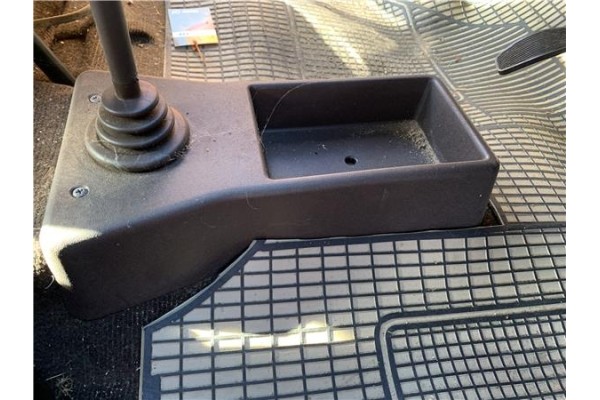 Recambio de consola para seat ritmo (138) 1.2 referencia OEM IAM 12AC64CV47KW  