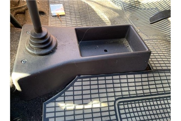 Recambio de consola para seat ritmo (138) 1.2 referencia OEM IAM 12AC64CV47KW  