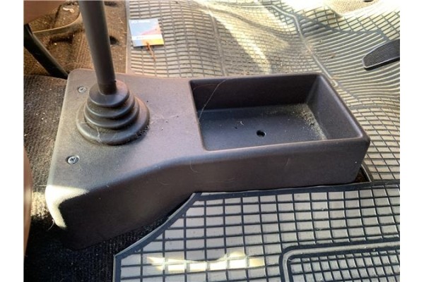 Recambio de consola para seat ritmo (138) 1.2 referencia OEM IAM 12AC64CV47KW  