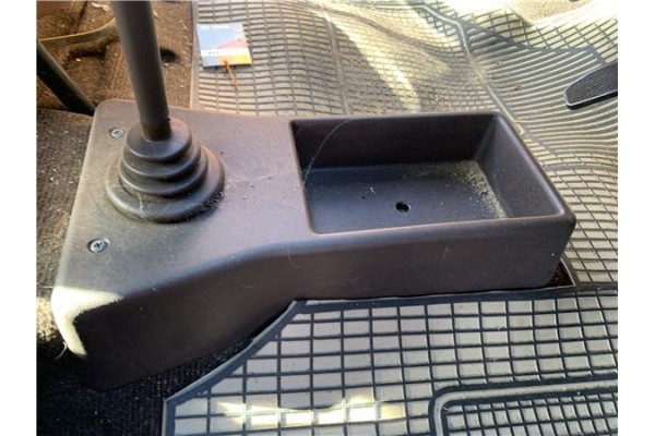 Recambio de consola para seat ritmo (138) 1.2 referencia OEM IAM 12AC64CV47KW  