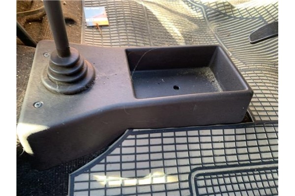 Recambio de consola para seat ritmo (138) 1.2 referencia OEM IAM 12AC64CV47KW  