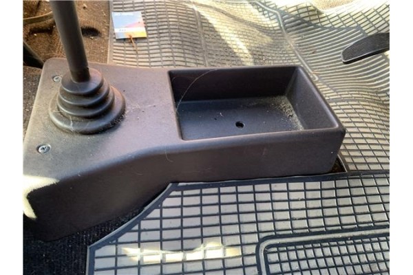 Recambio de consola para seat ritmo (138) 1.2 referencia OEM IAM 12AC64CV47KW  