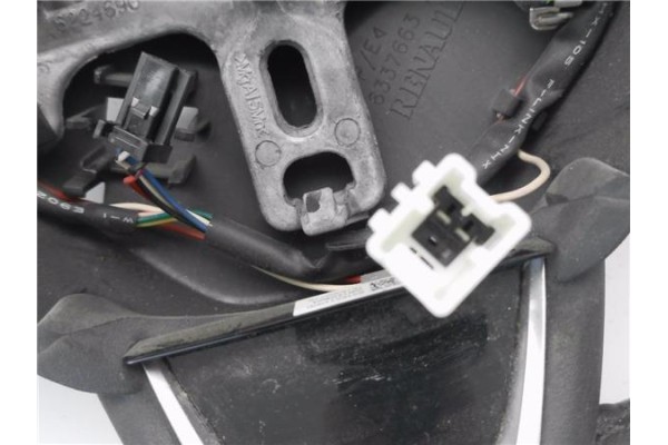 Recambio de volante para renault clio iv 0.9 limited referencia OEM IAM 484007822R 6337663A 