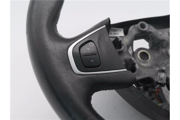 Recambio de volante para renault clio iv 0.9 limited referencia OEM IAM 484007822R 6337663A 