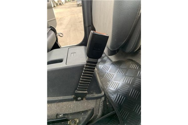 Recambio de anclaje cinturon delantero izquierdo para suzuki vitara (se/sf/et) 1.6 i 16v (et, ta02) referencia OEM IAM 84950A60A