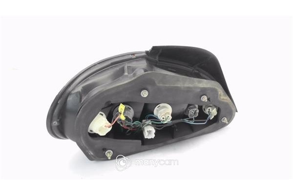 Recambio de piloto trasero derecho para hyundai lantra berlina (rd) 1.6 i referencia OEM IAM 9240229520  