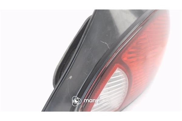 Recambio de piloto trasero derecho para hyundai lantra berlina (rd) 1.6 i referencia OEM IAM 9240229520  