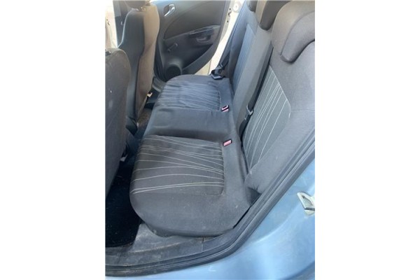 Recambio de asientos traseros para opel corsa d 1.2 referencia OEM IAM 13210713  