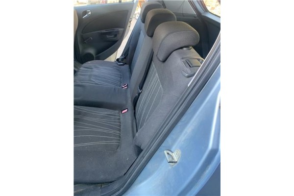 Recambio de asientos traseros para opel corsa d 1.2 referencia OEM IAM 13210713  