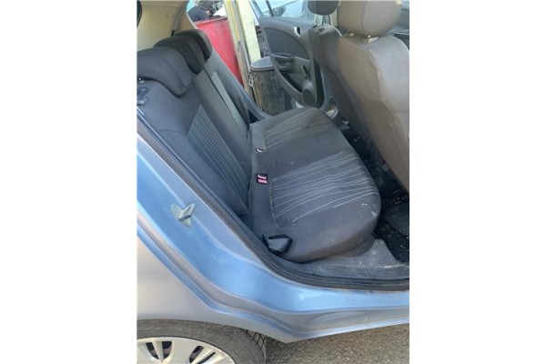 Recambio de asientos traseros para opel corsa d 1.2 referencia OEM IAM 13210713  