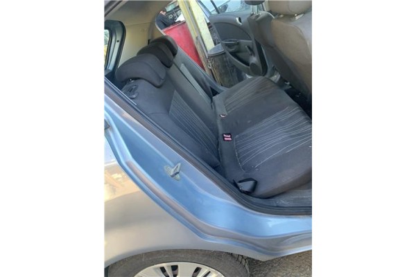 Recambio de asientos traseros para opel corsa d 1.2 referencia OEM IAM 13210713  