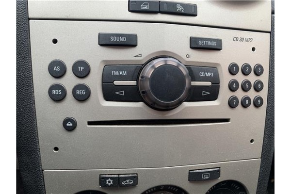 Recambio de autoradio para opel corsa d 1.2 referencia OEM IAM 13289920  