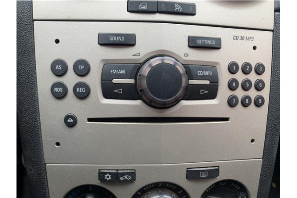 Recambio de autoradio para opel corsa d 1.2 referencia OEM IAM 13289920  